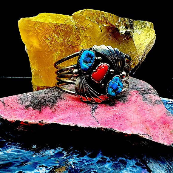 Rare Native American Navajo Artist signed Sterling Silver Turquoise Coral Cuff - Picture 7 of 9
